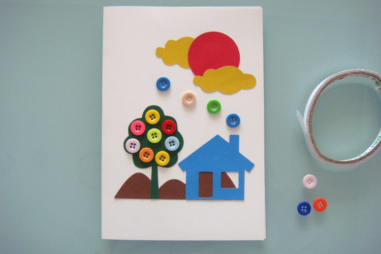 这张小房子贺卡是用纽扣和彩纸制作的,非常简单哦!