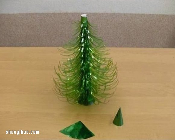 雪碧瓶子制作圣诞树的方法图解教程 